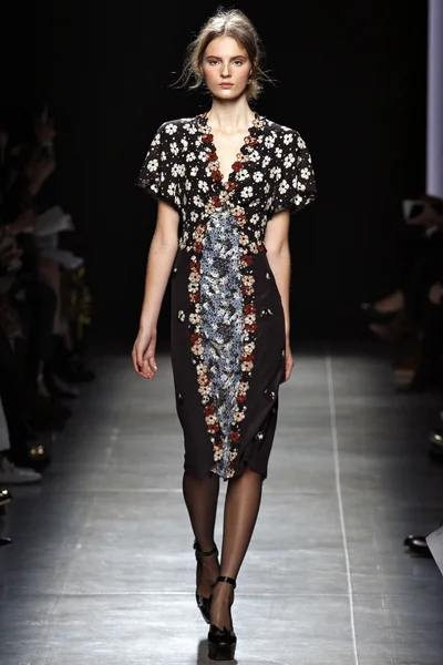 Look 3